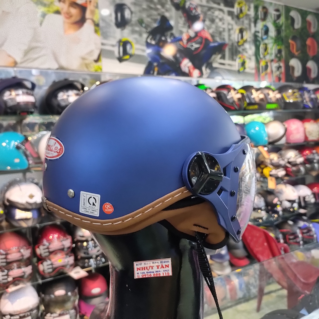 Mũ bảo hiểm 1/2 đầu có kính andes 180b
