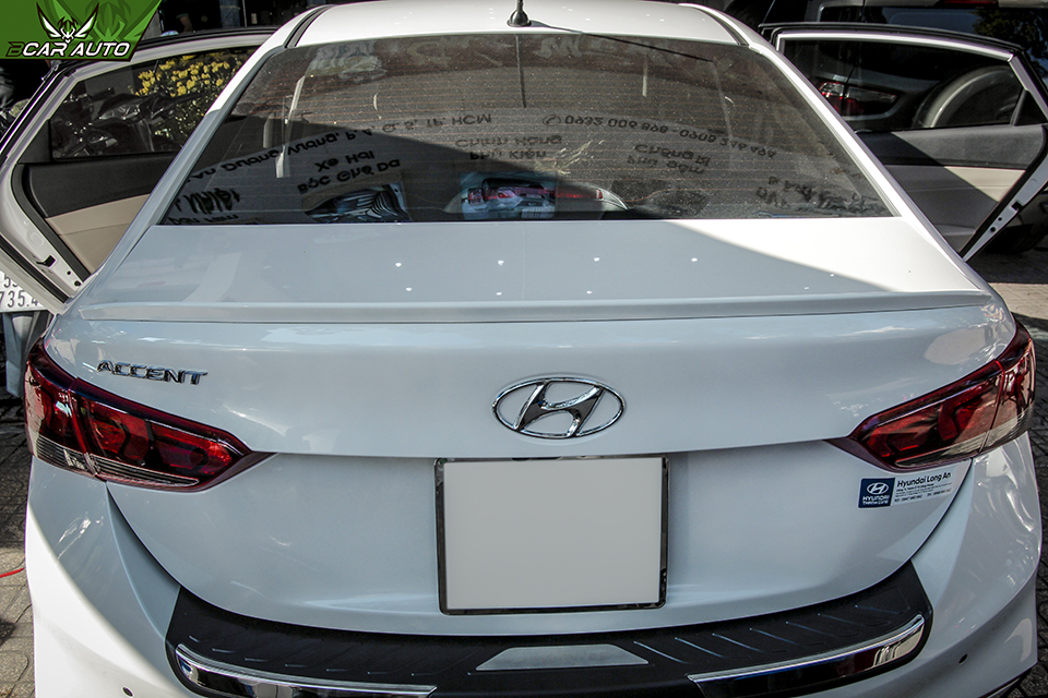 Đuôi gió liền cốp Accent 2018 -2020 mộc chưa sơn