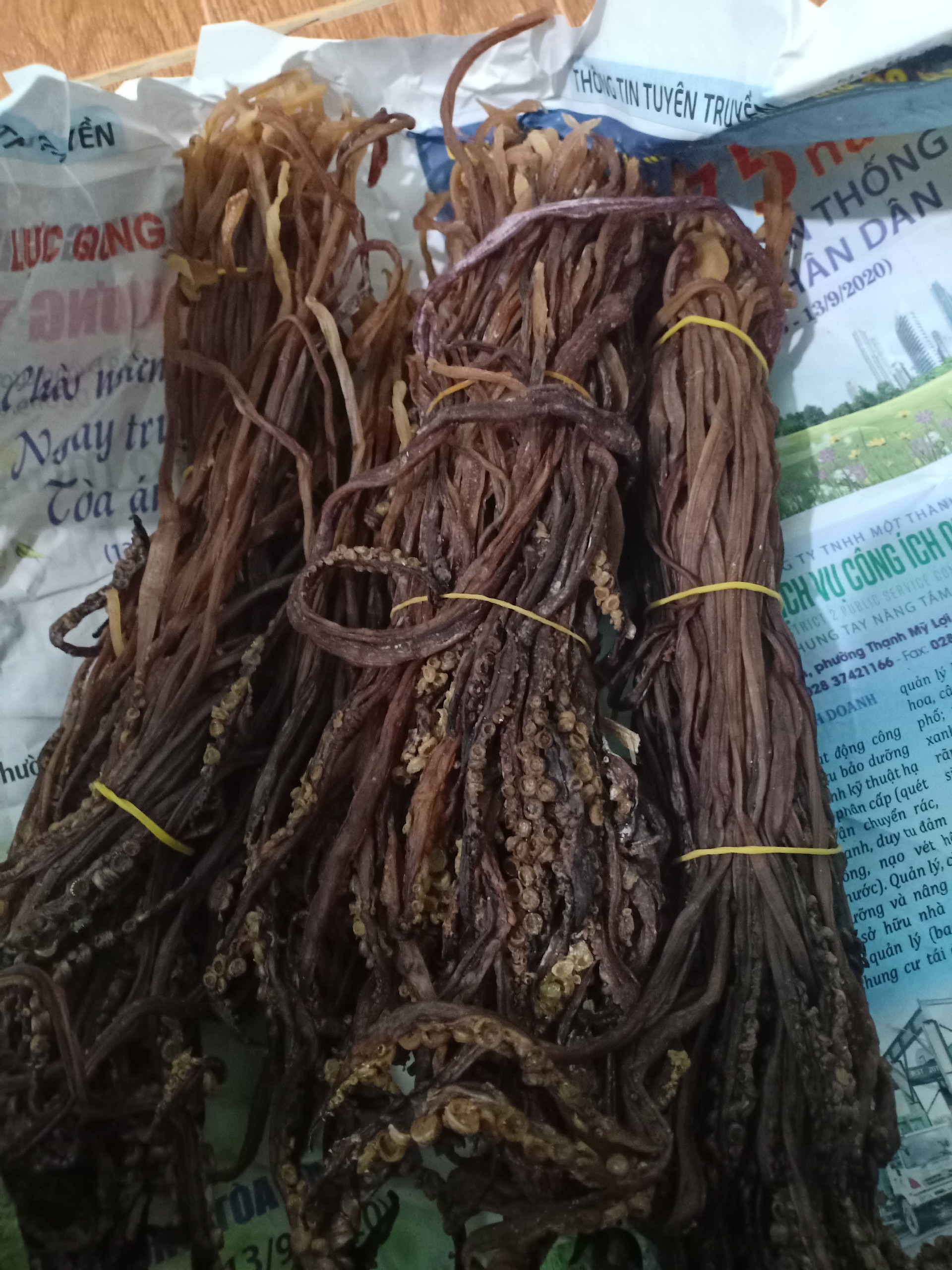 Râu mực khô 3 lạng 100k
