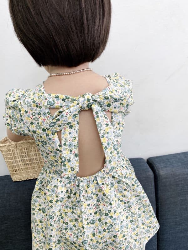 Váy hoa thắt nơ sau lưng cho bé gái