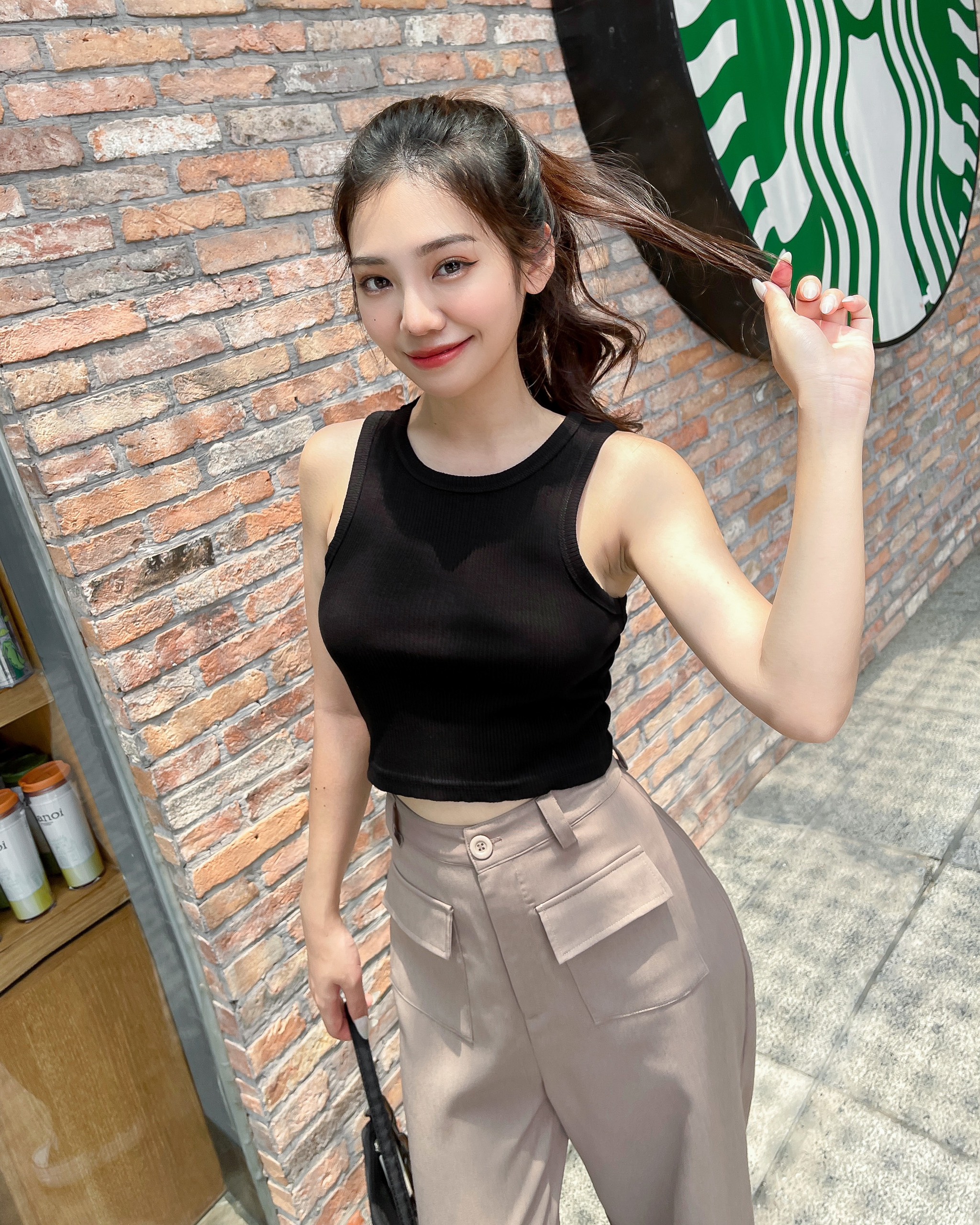 Áo thun croptop 3 lỗ zareen oal04 đen