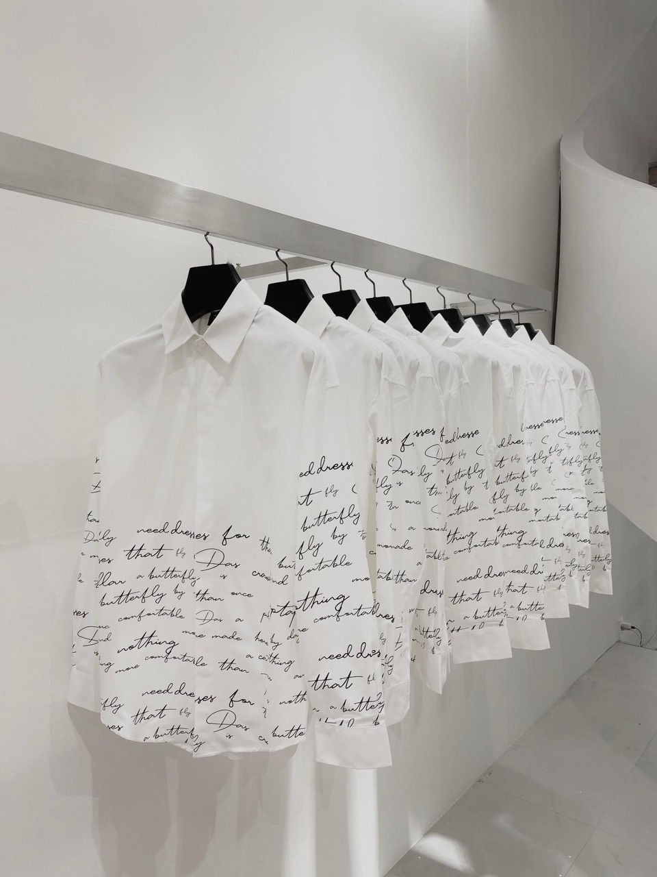 [HCM]Áo sơ mi nam tay ngắn vải lụa trơn không nhăn họa tiết hot treand 2021