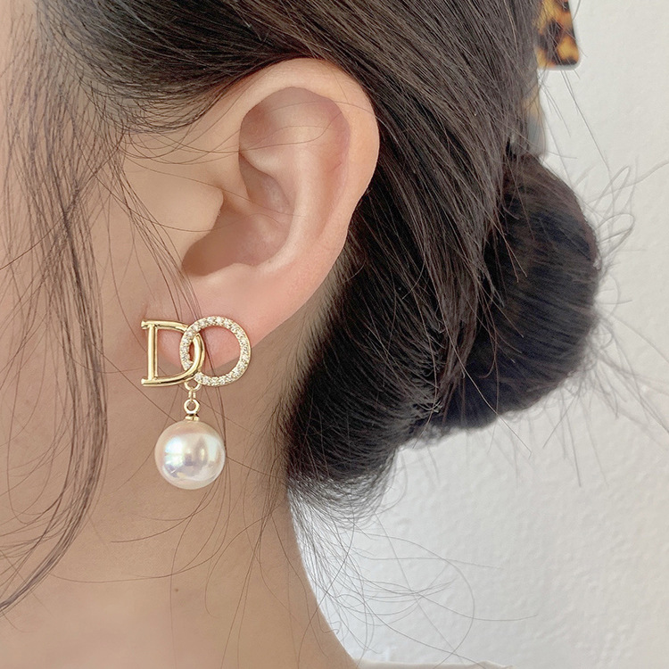 Bông tai chữ do thương hiệu t0011