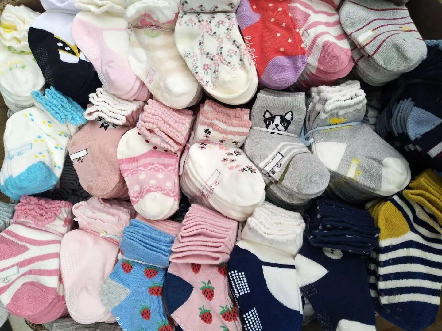 10 đôi Tất vớ chống trượt cho trẻ em