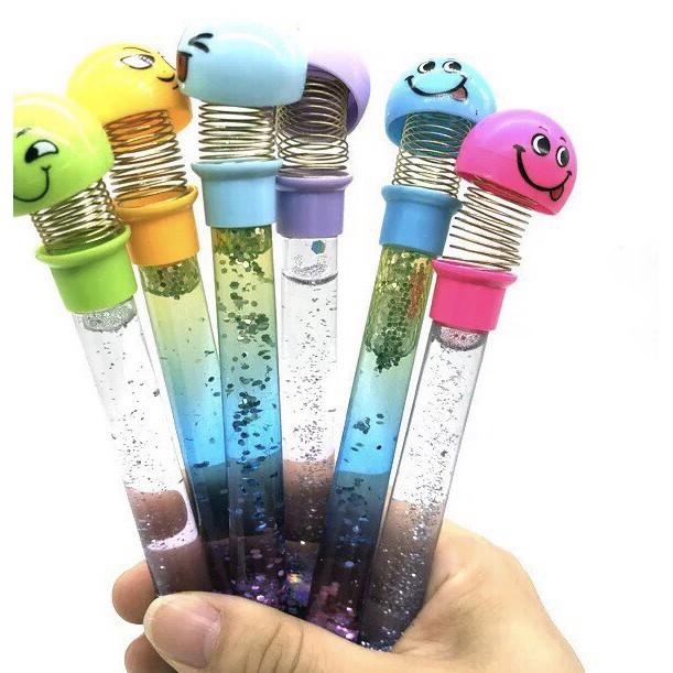 [HCM][COMBO 5 CÂY] BÚT MỰC NƯỚC - BÚT BI NƯỚC LUYỆN CHỮ NÉT THANH GẮN ĐẦU EMOJI LÒ XO ĐÁNG YÊU GIÚP GIẢM STRESS