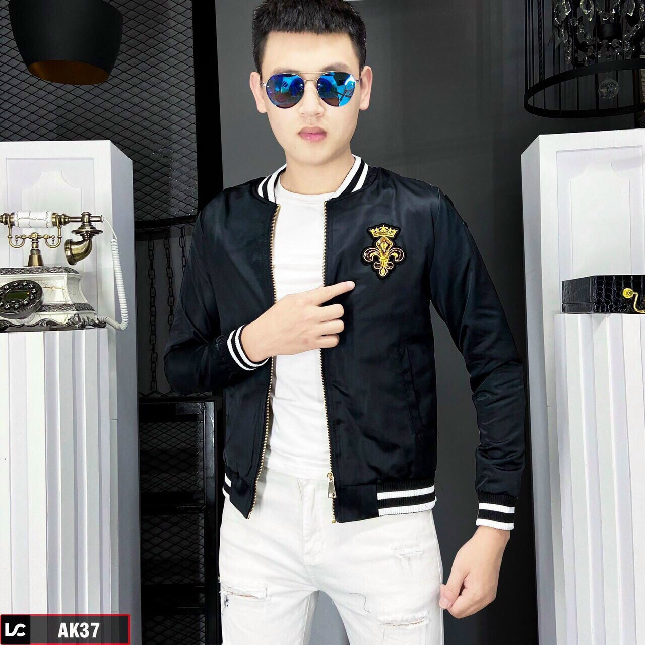 Áo khoác dù bomber nam hoạ tiết thêu áo khoác nhẹ nam chất liệu gió hai lớp kết hợp hoạ tiết thêu kv