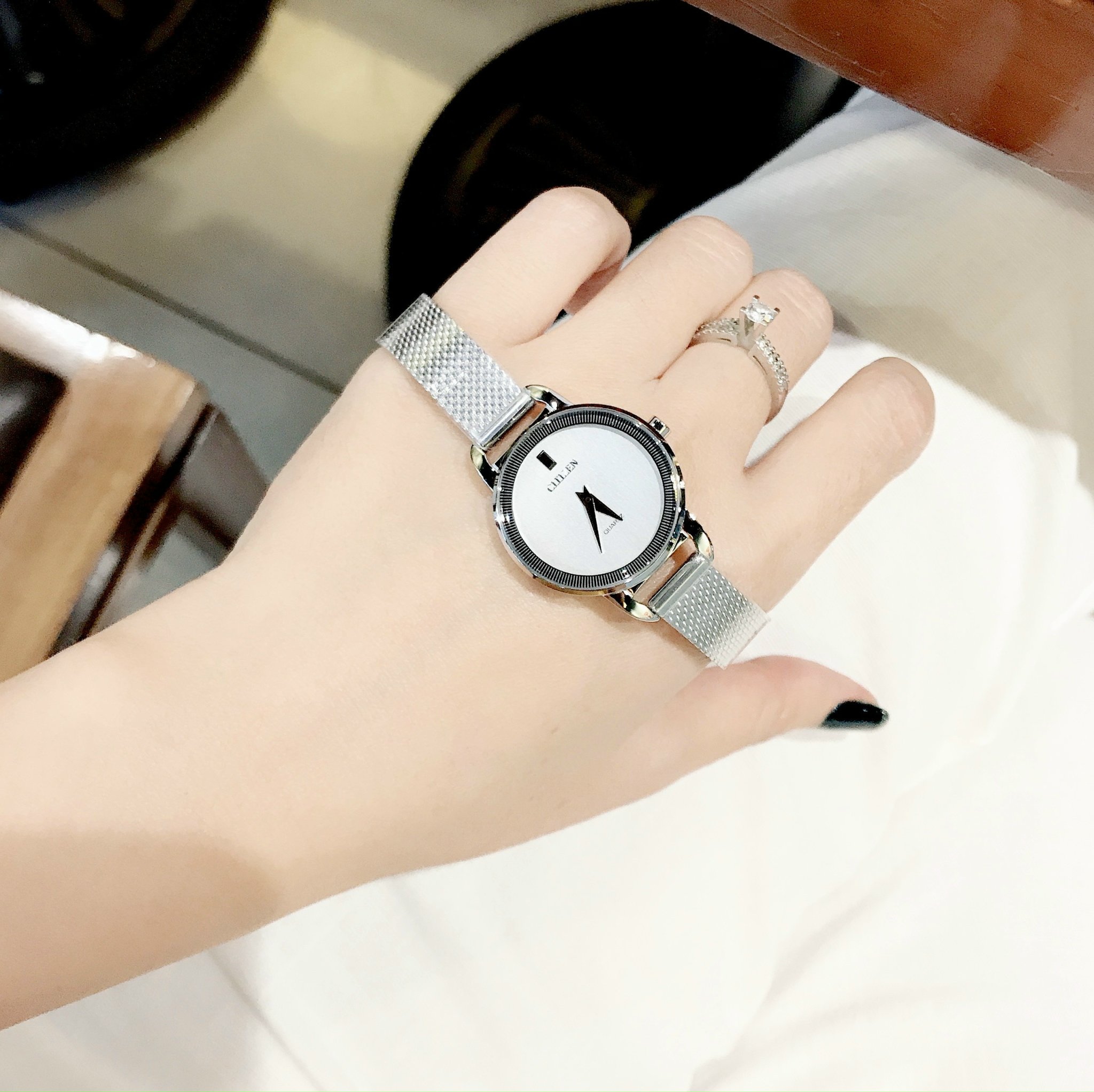 Đồng hồ nữ chính hãng citizen quartz ez7000-50a size 28,mặt trắng-máy pin-dây kim loại thép cao cấp