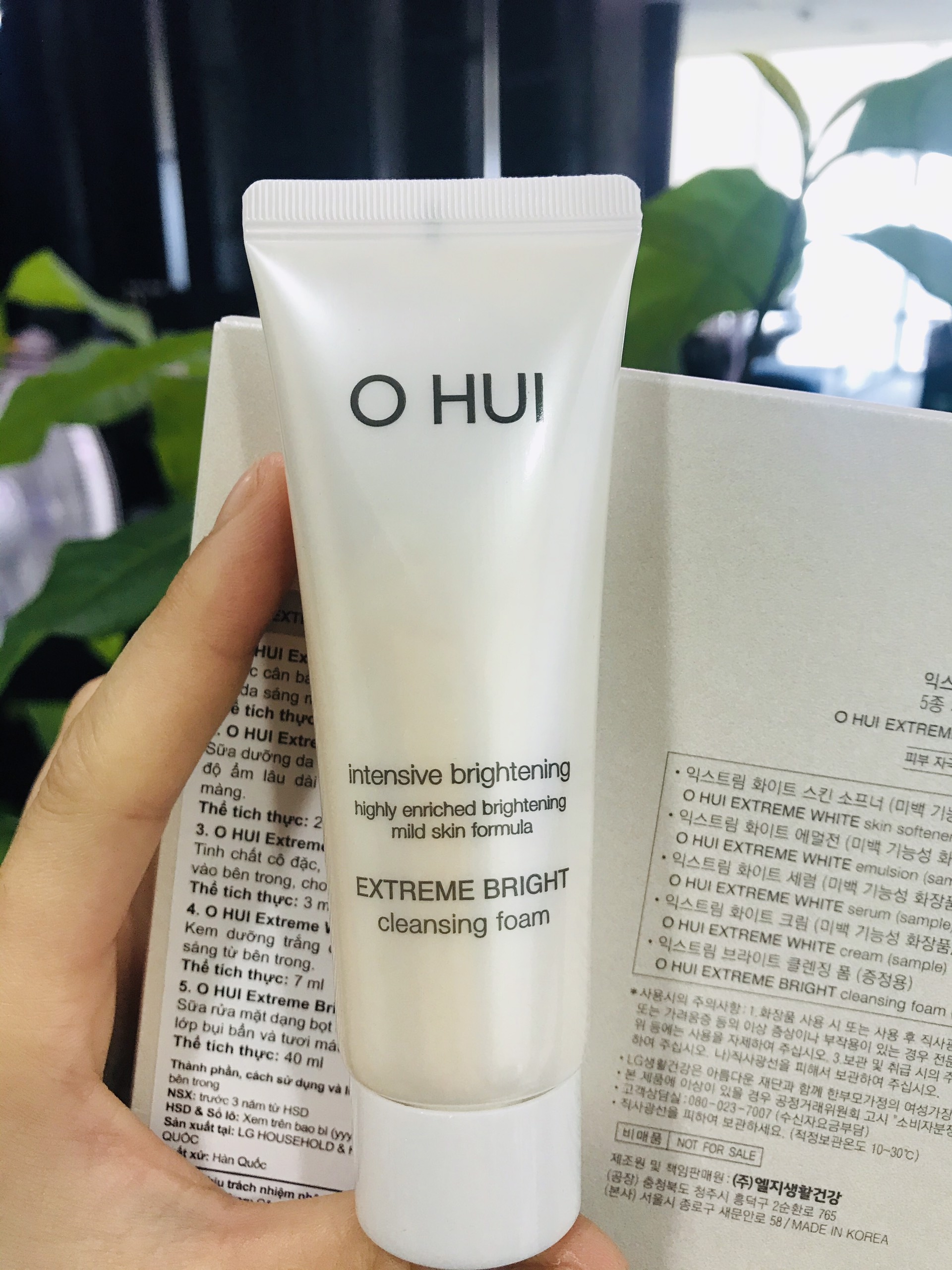 Sữa rửa mặt trắng da OHUI Extreme Bright Cleansing Foam 40ml