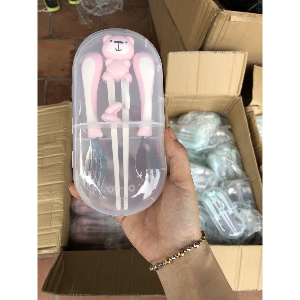 Mua 01 Bộ Đũa Tập Ăn Cho Bé Hàn Quốc TẶNG 01 Yếm Ăn Dặm Silicon- Arta Kid