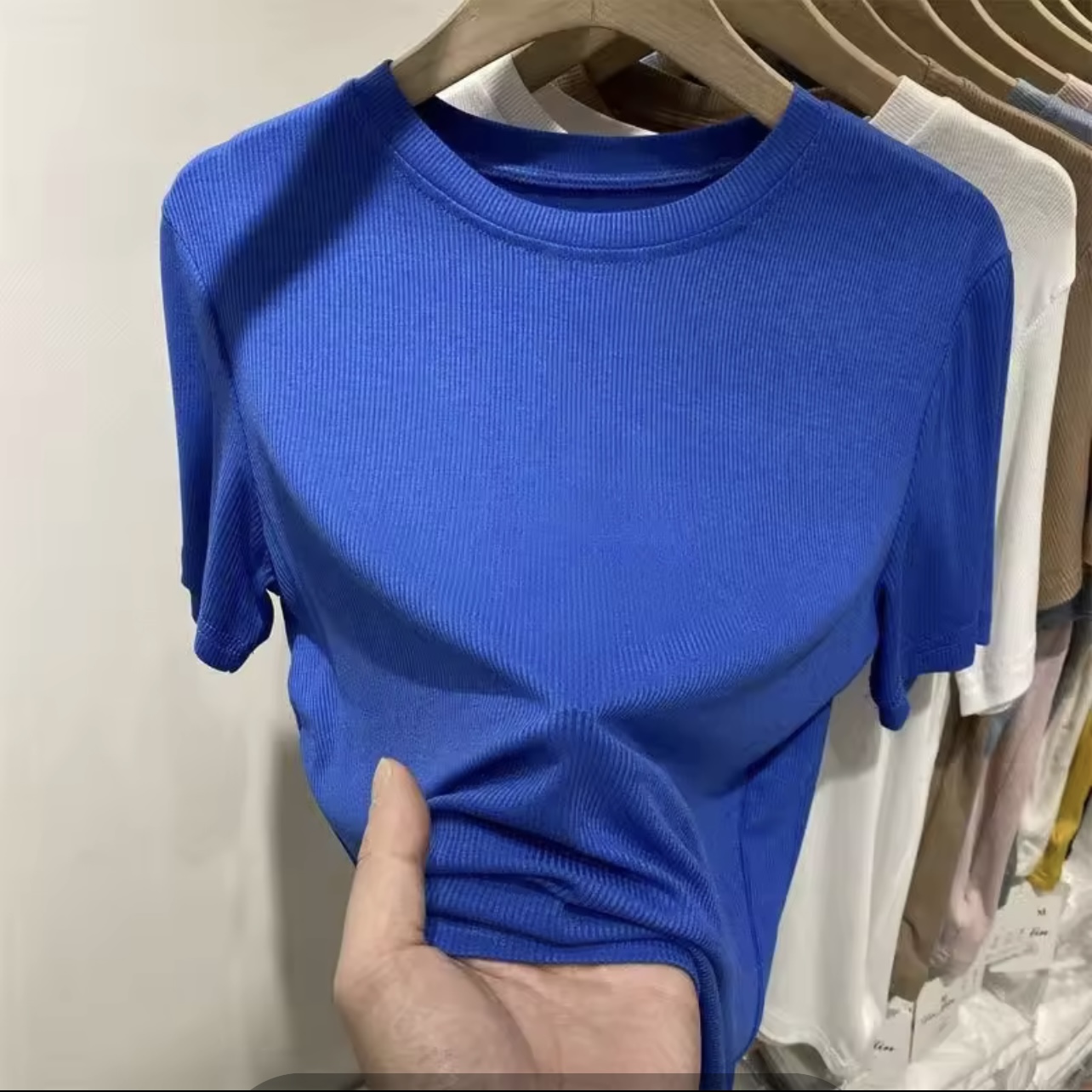 Áo Thun Nữ Áo Kiểu Nữ Cổ TRòn Tay Ngắn Vải Gân Co Giãn Tốt Ôm Body mềm mịn mát phối đồ siêu xinh đi cafe đi chơi đều xinh