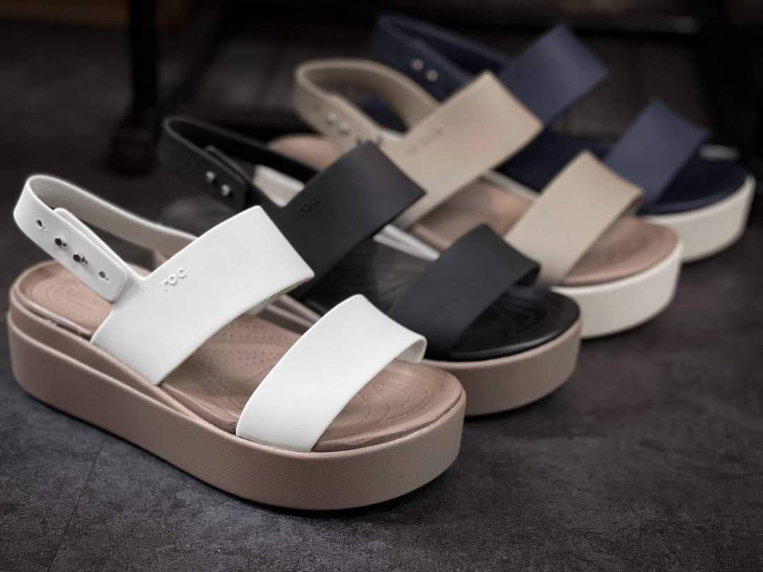 Crocs - sandal,giày nhựa cao cấp cro.cs-brooklyn, cao 5cm- đi mưa, chống trơn trượt