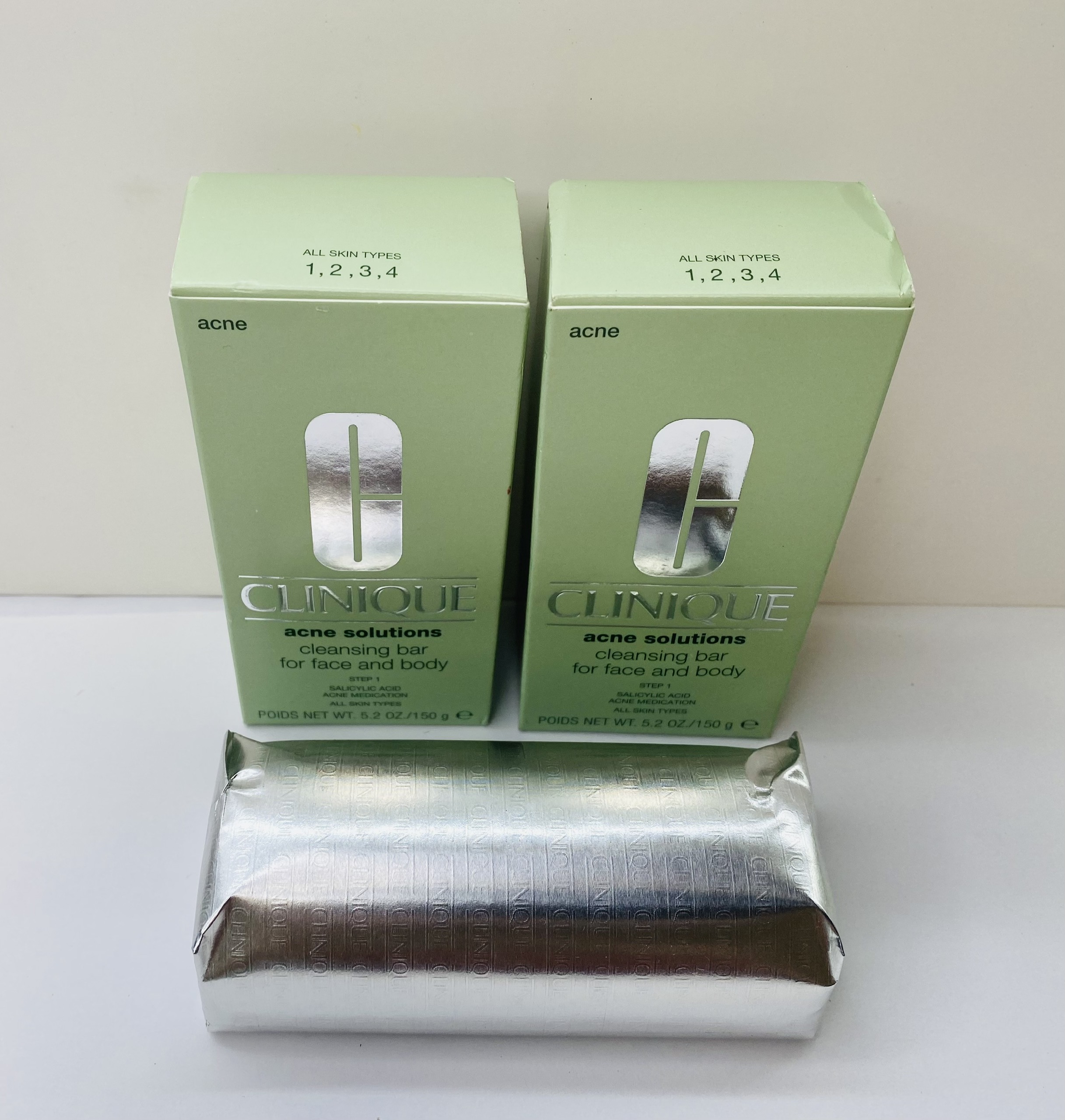 Xà phòng rửa mặt ngừa mụn Clinique Acne Solutions™ Cleansing Bar For Face and Body 150g-Hàng USA
