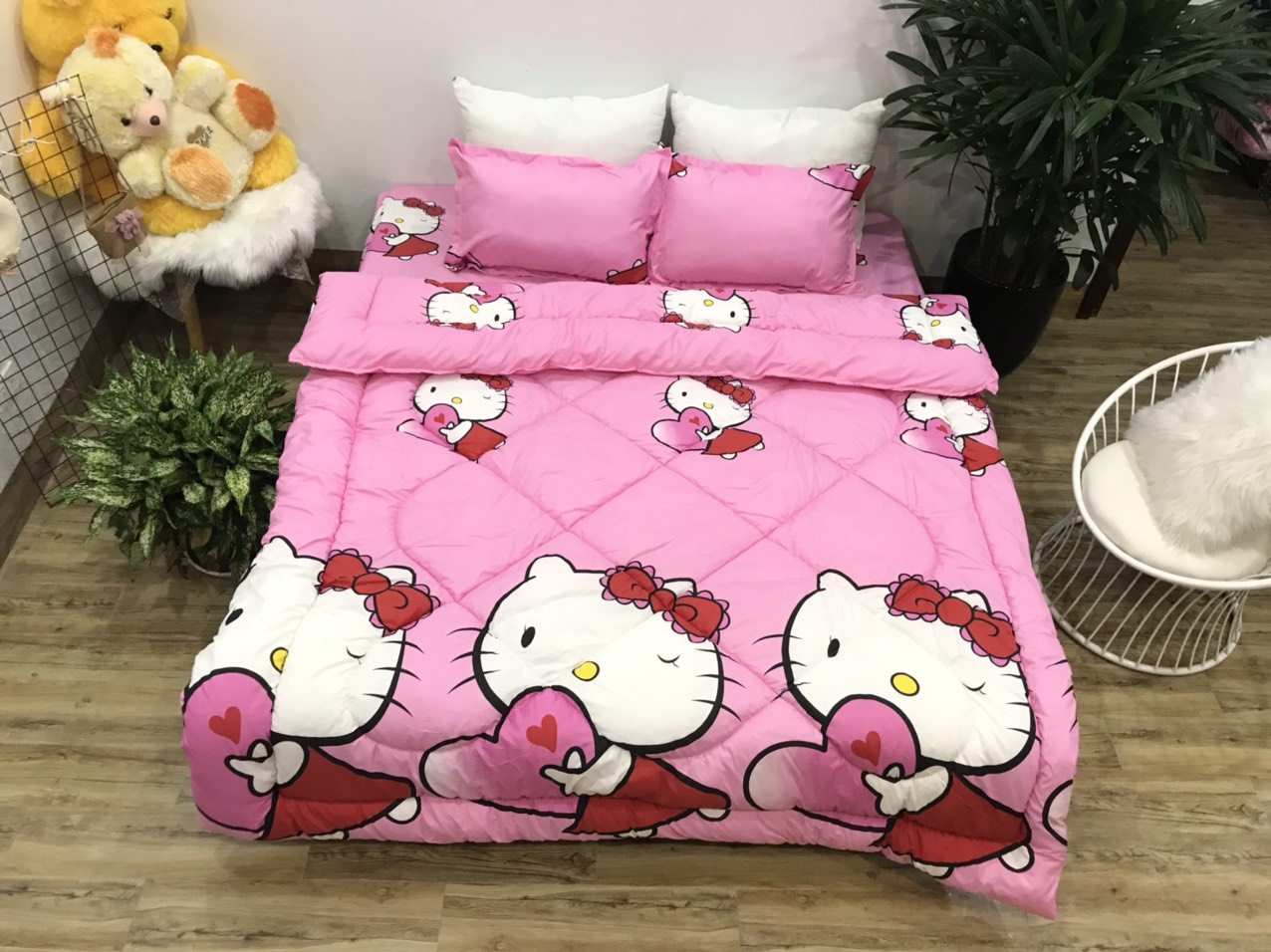 Bộ chăn phao 5 món cotton blend mẫu hello kitti hồng P24  ( Gồm 1 ga ,1 chăn đã chần phao , 2 vỏ gối, 1 vỏ gối ôm )
