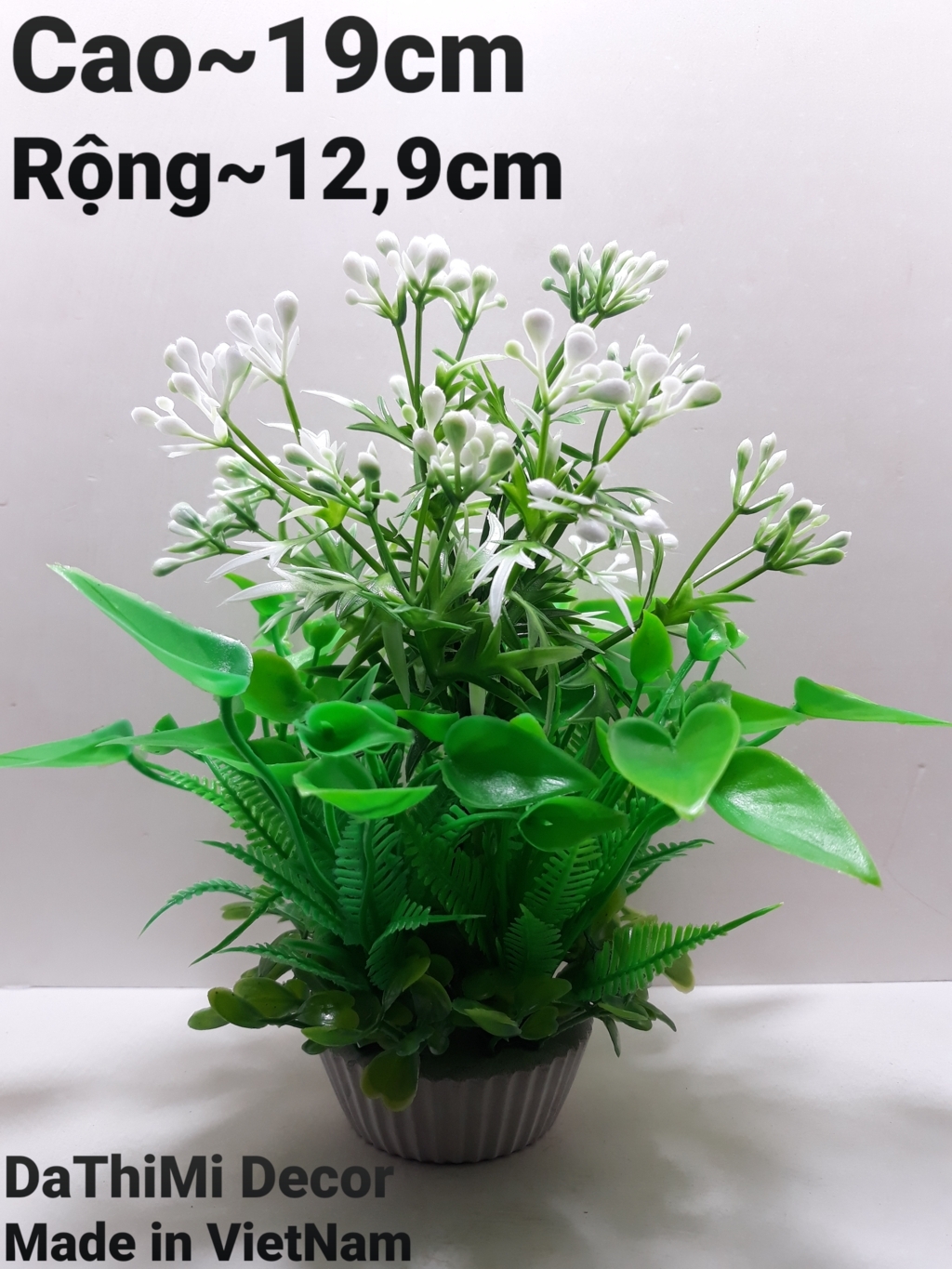 Cây cỏ nhựa 3 tầng (Size Trung) dùng để trang trí hồ cá, tiểu cảnh, bàn làm việc, bàn học .