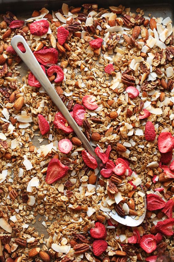 Granola dâu tây mix hạt 500gr