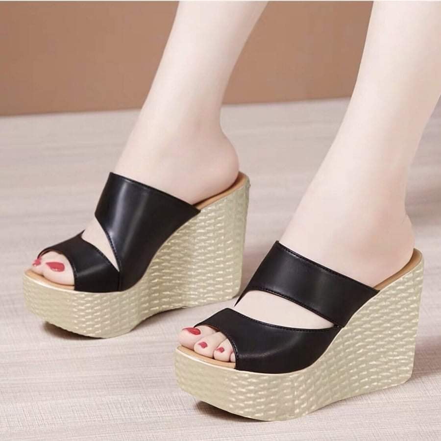 Dép xuồng quai khoét cách điệu