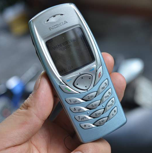 Điện thoại cổ kiểu dáng nhỏ gọn Nokia 6100 nghe gọi to rõ
