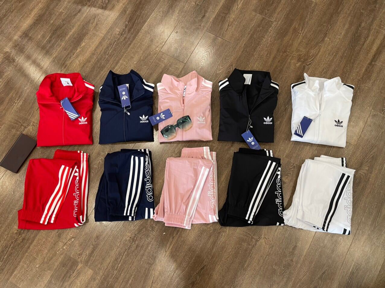 Bộ Gió Adidass new on web 2023 dư xịn full tem tag chuẩn hãng fom nữ