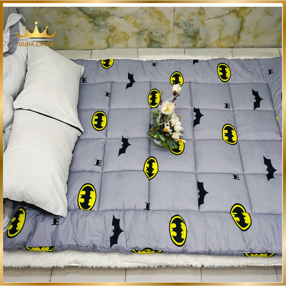 Nệm topper hàng loại 1 họa tiết Batman , đường may kỹ chắc chắn, hàng chuẩn ký, được cấu tạo từ bông gòn Micro giúp thoáng khí, cực kỳ êm ái khi sử dụng LUXURY
