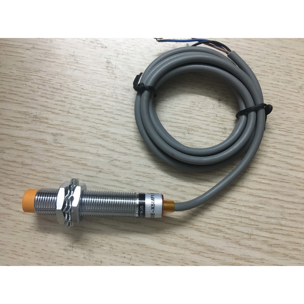 Cảm biến e2e-x5mf1 phi 12 pnp no