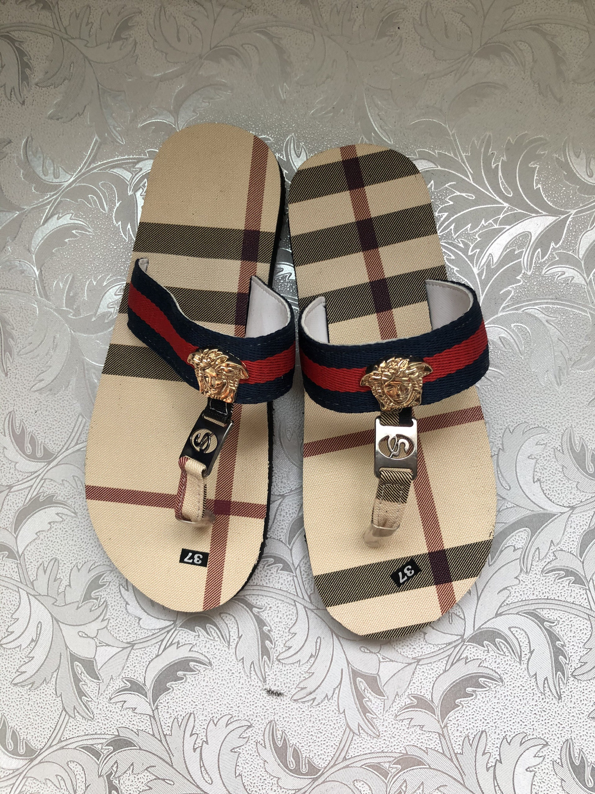 Sandal chip chip dép quai kẹp nữ đế sọc vàng quai cùng màu