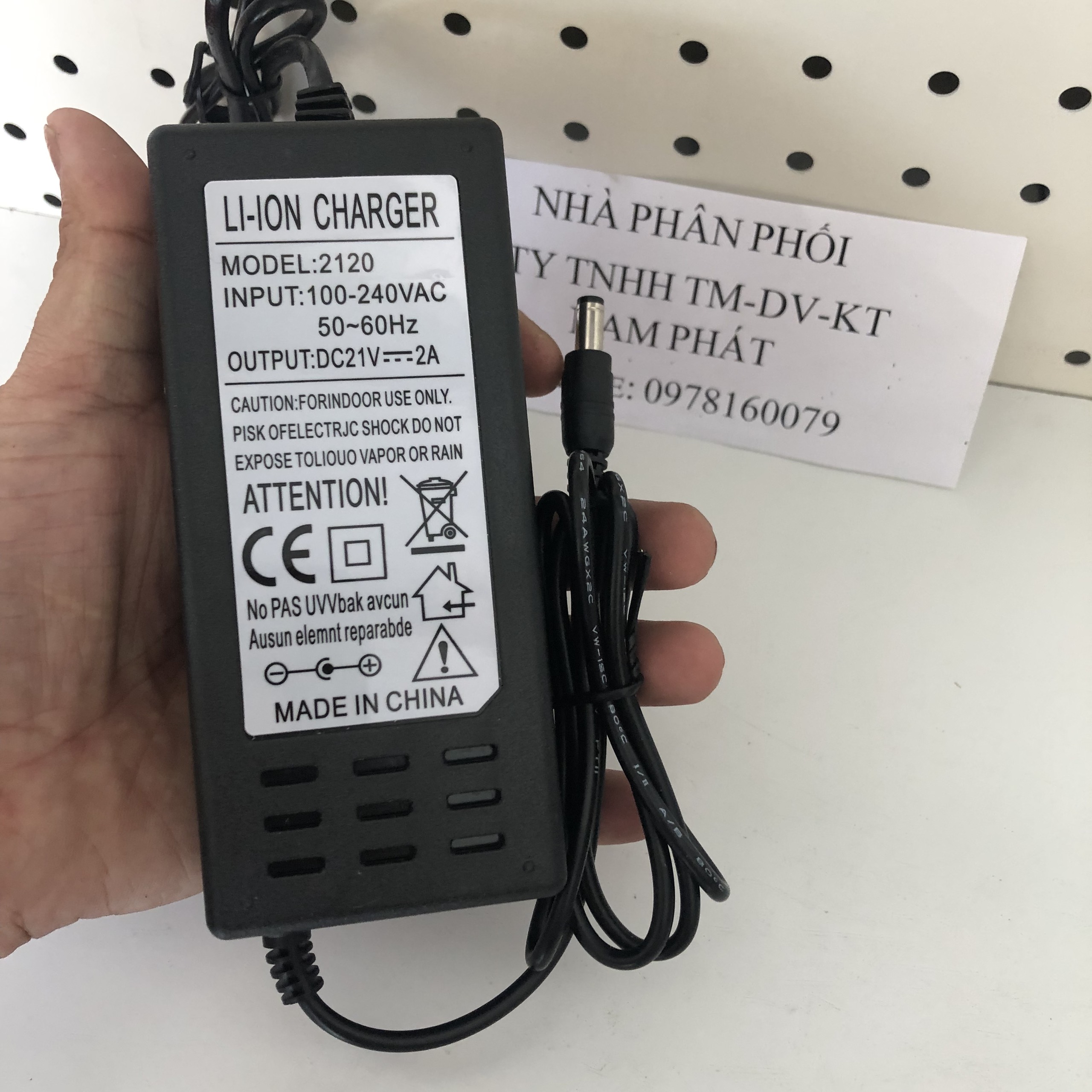Sạc 5s 21v 2a, chuyên sạc pin li-ion 18v, có đèn báo đầy
