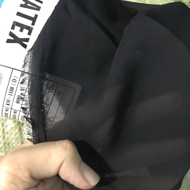 Vải voan cát màu đen may váy áo cho mẹ và bé