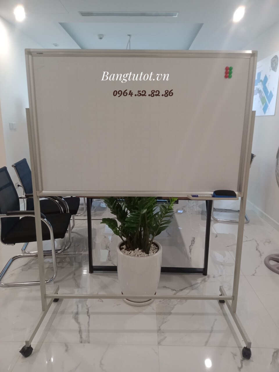 Bảng trắng fooc từ 80x120cm Hàn Quốc có chân di động Kèm quà tặng