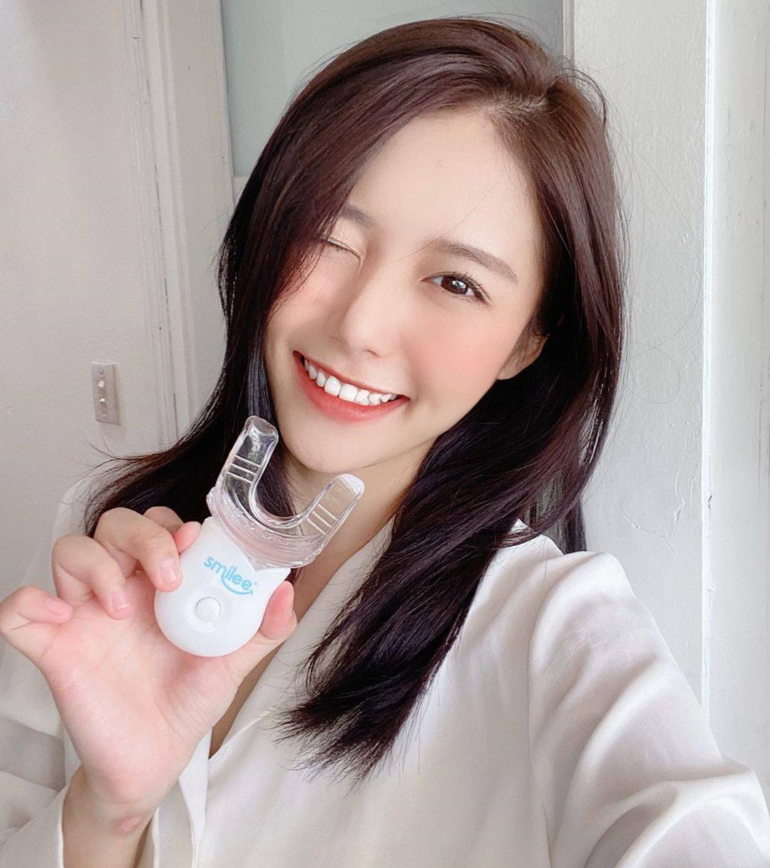 [HCM][Tẩy trắng răng Smilee+Tặng bàn chải đánh răng] Đèn LED làm trắng răng Smilee - Giải 1 Startup 2018-Sử dụng 5 năm-Trắng ngay tận 6 tông chỉ sau 7-10 ngày