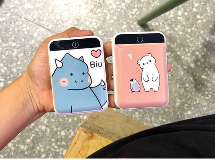 Pin Sạc Dự Phòng Siêu Mini 8000mah Siêu Cute Siêu Nhỏ Gọn Nhiều Hình Dễ Thương 2 cổng USB sạc ra, sạc nhanh ổn định an toàn cho thiết bị sạc sac du phong cute
