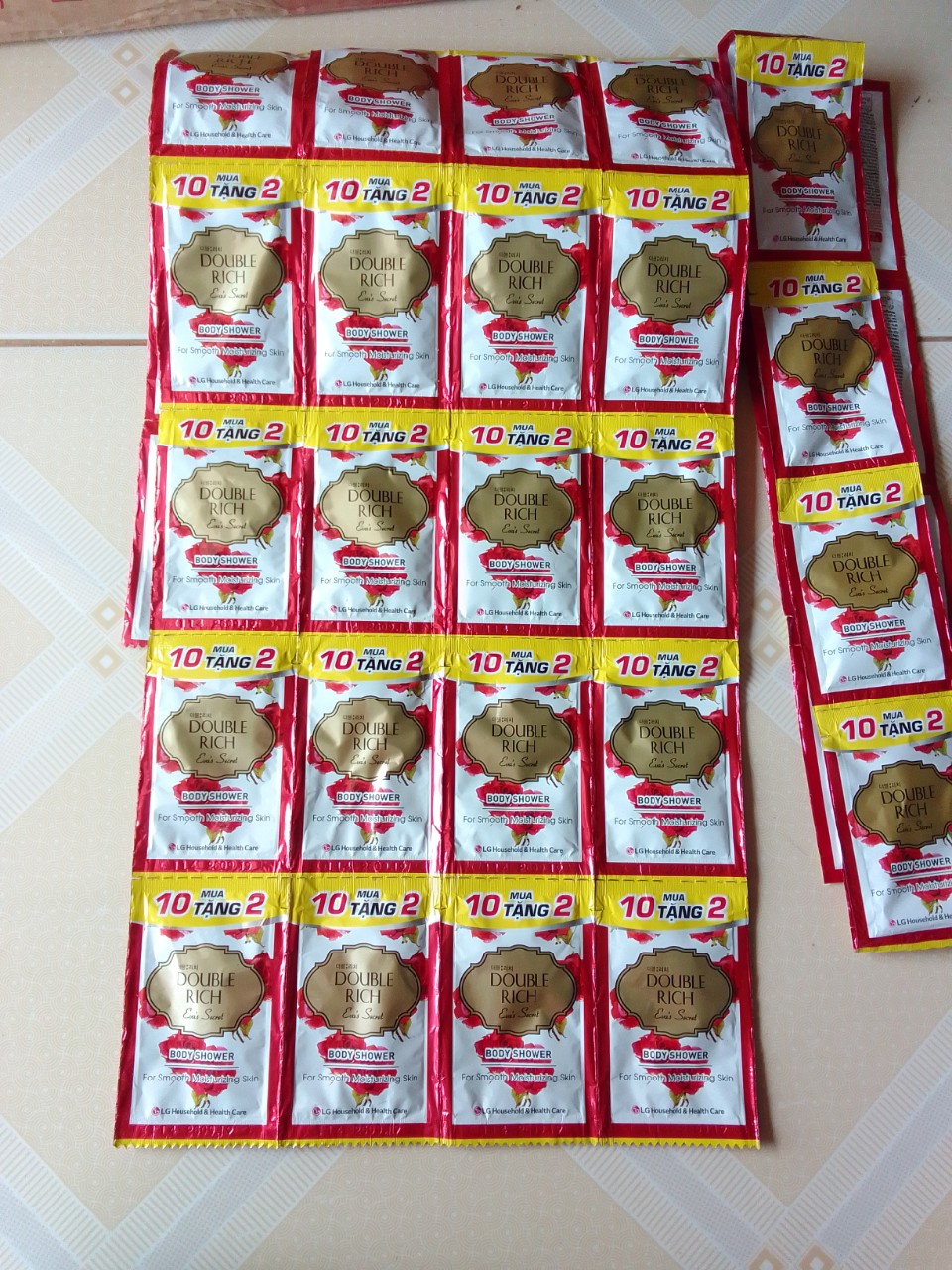 2 Dây Sữa tắm hoa hồng Double Rich Eva's Secret 7g x 24 gói