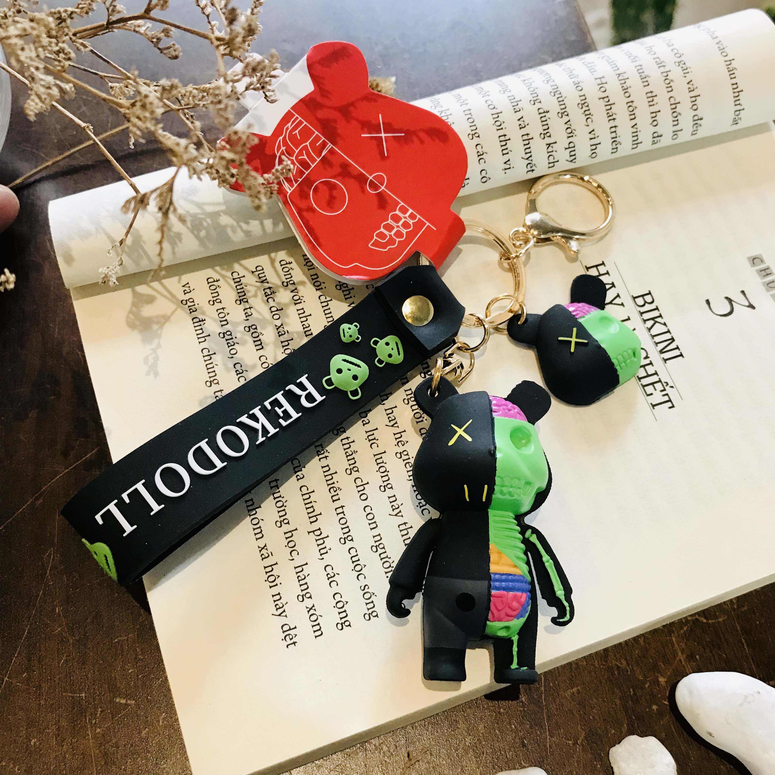 Móc khóa gấu kaws siêu chất - đen xanh