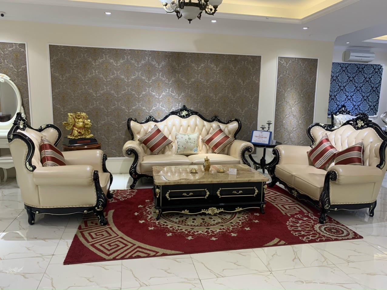 Sofa tân cổ điển gỗ phong hách nhập khẩu bọc da bò G9901 Giá 30,600,000 Đồng*Miễn phí vận chuyển