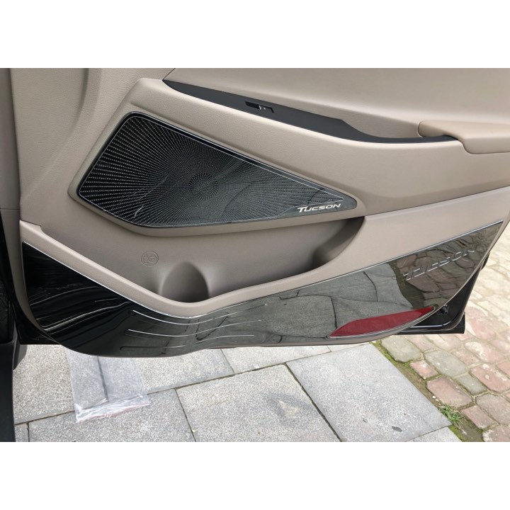 Ốp Màng Loa Cánh Cửa Xe Tucson 2016 2017 2018 2019 2020 Mẫu TITAN- Bộ 4 Ốp- Tặng Kèm Keo Mồi Tăng Dính