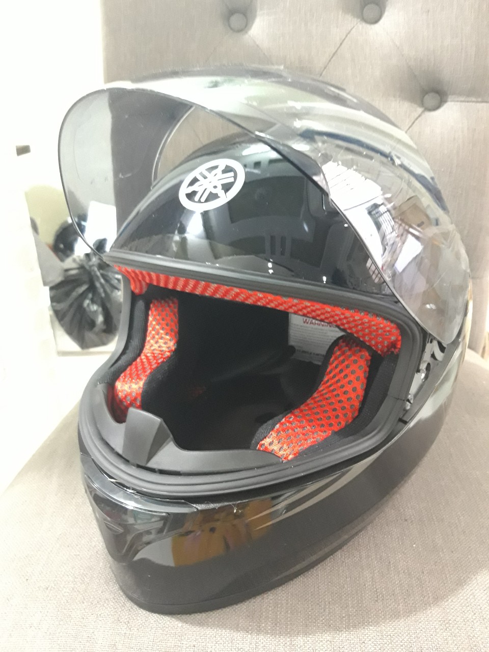 Mũ bảo hiểm YAMAHA fullface trầy xước do vận chuyển