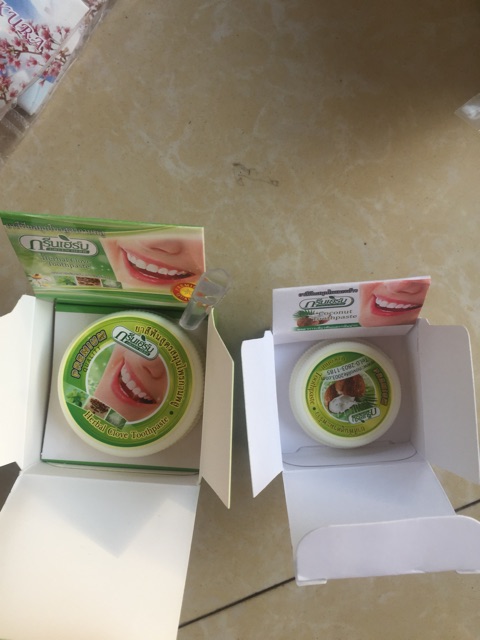 Kem tẩy trắng răng Green Herb 25g tặng hũ nhỏ 10g Thái Lan