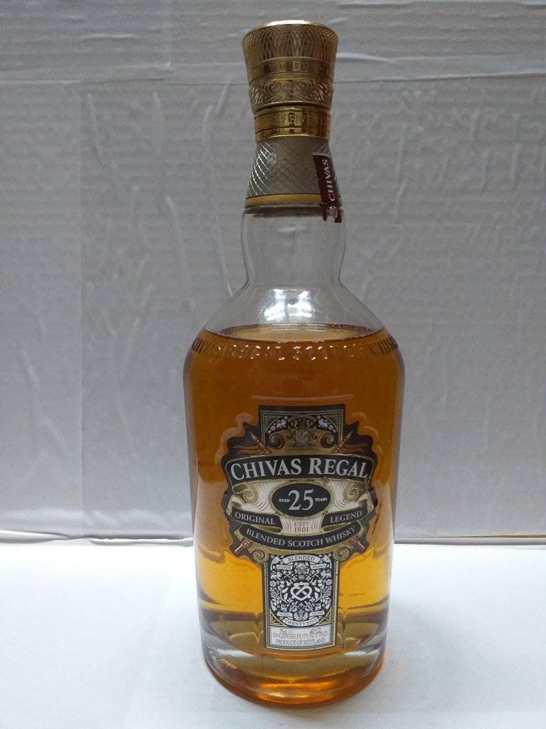 Vỏ chai đựng rượu ngoại thủy tinh Chivas.25 xuất xứ scotland