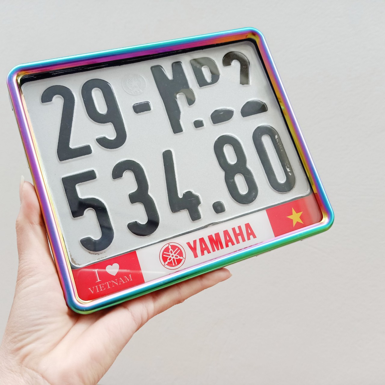 Khung biển số xe máy inox có tấm kính mica trang trí logo full phụ kiện dùng cho biển xe 4 số và 5 số bao gồm xe đạp điện