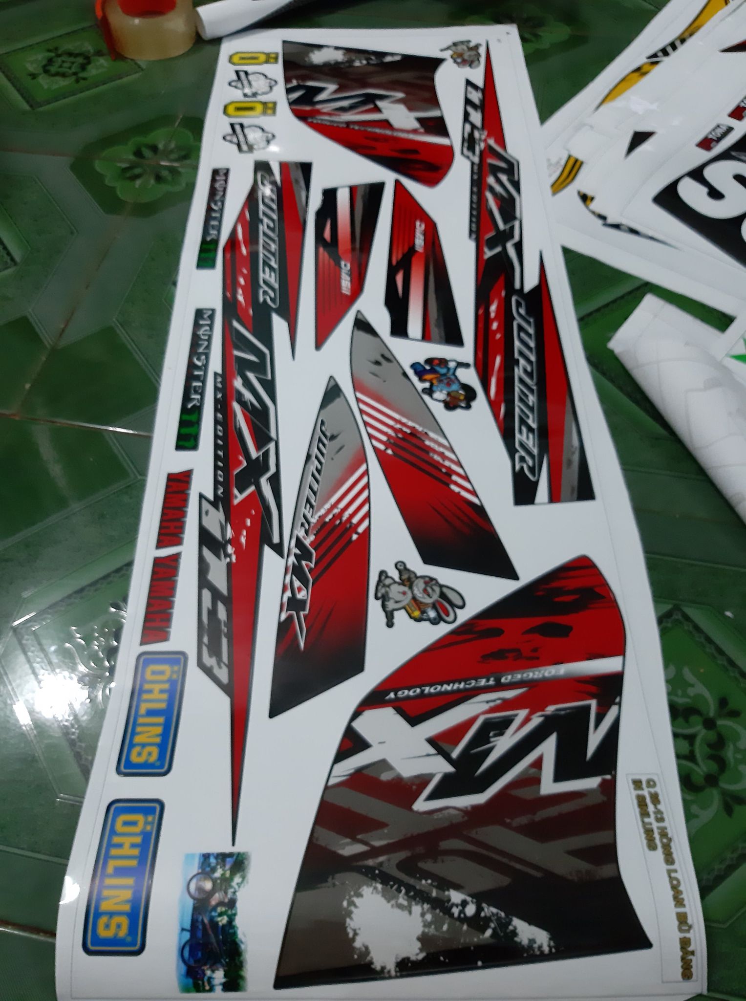 tem rời jupiter MX đỏ xe đen