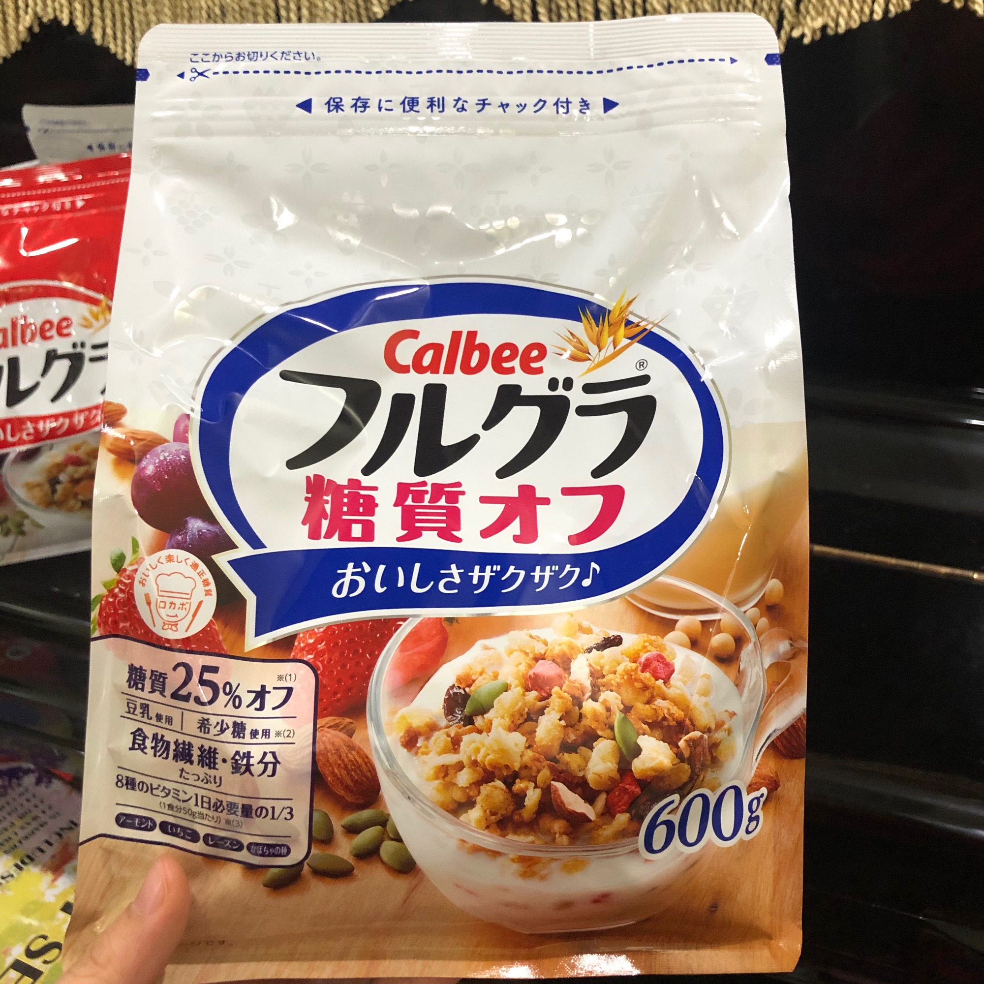 Ngũ cốc trái cây Calbee vỏ trắng 600g giảm đường hàng nội địa Nhật