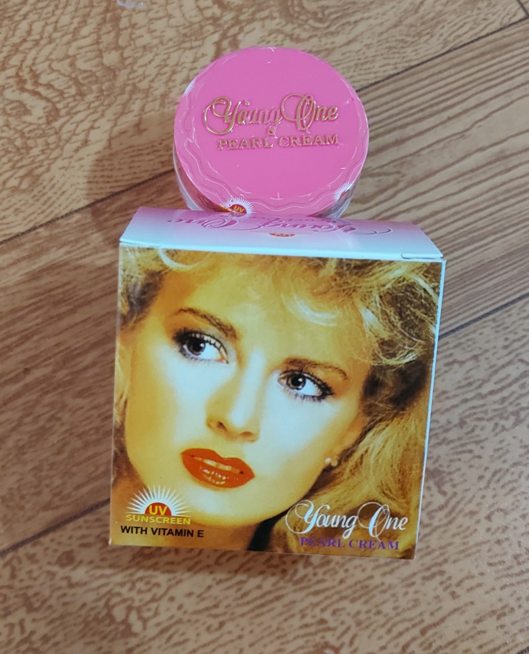 kem trắng da,giảm thâm nám,đồi mồi cô gái tóc xù hộp 4,5g