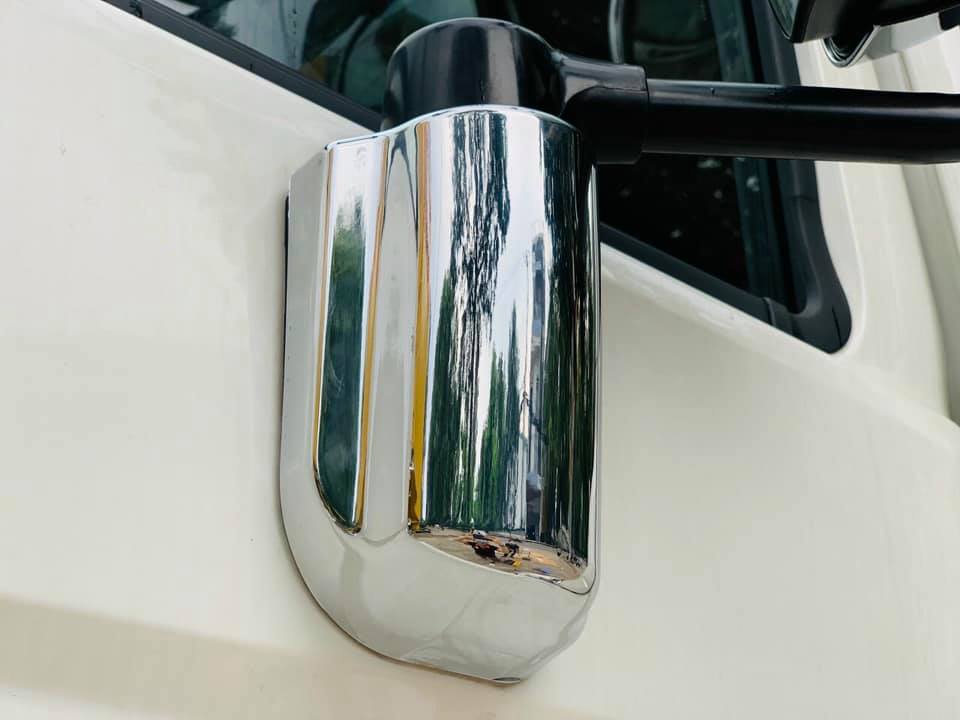Ốp chân gọng gương cho Hino 500