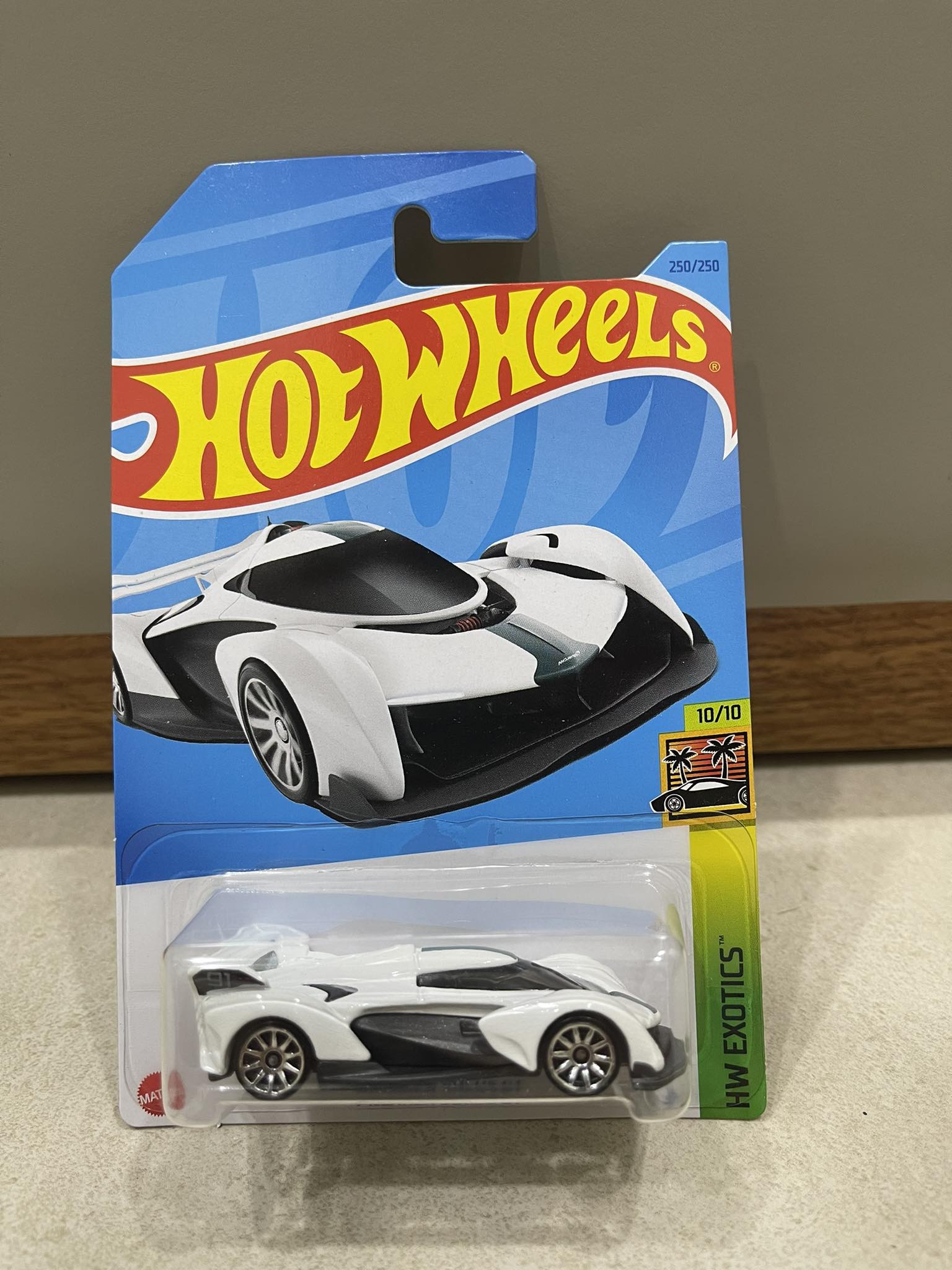 Xe mô hình đồ chơi hotwheels cơ bản 1:64 - mclaren solus gt