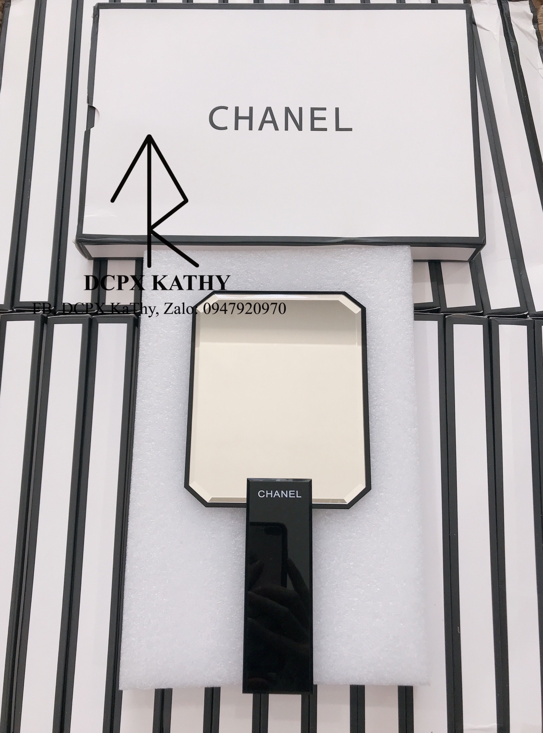 Gương Trang Điểm Chanel Cầm Tay Vuông