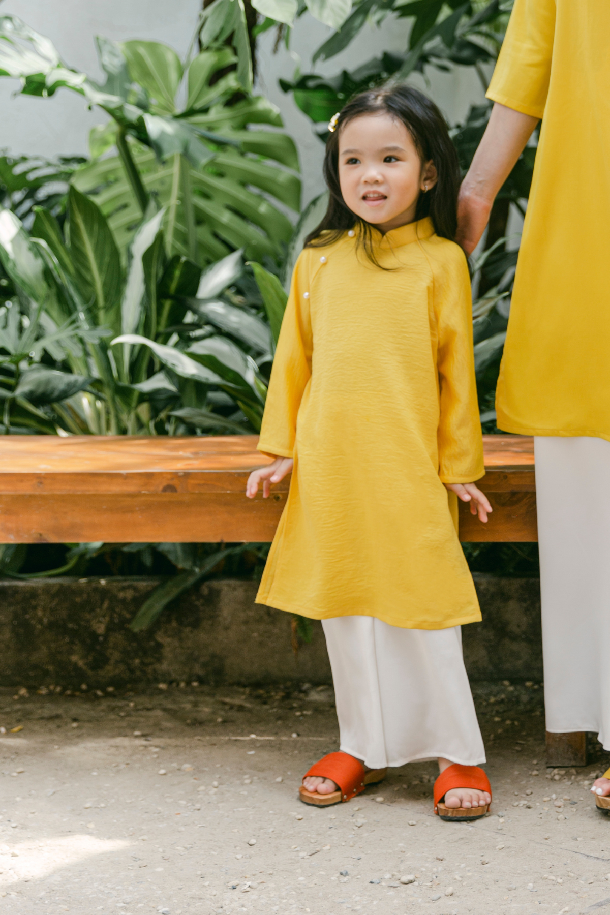 Sumire store set áo dài dáng xưa yên phụng - vàng - phiên bản bé gái