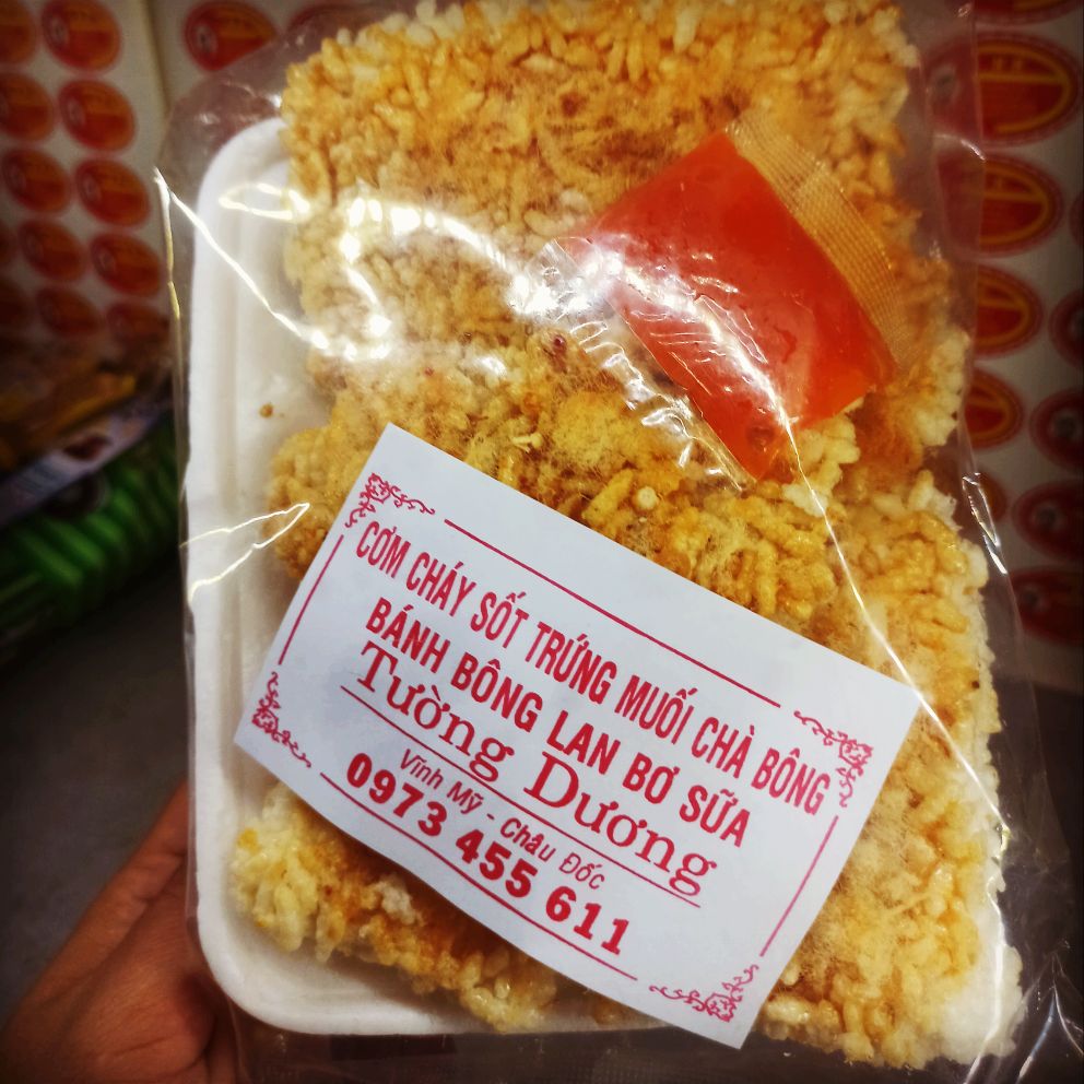 Cơm cháy chà bông sốt trứng muối