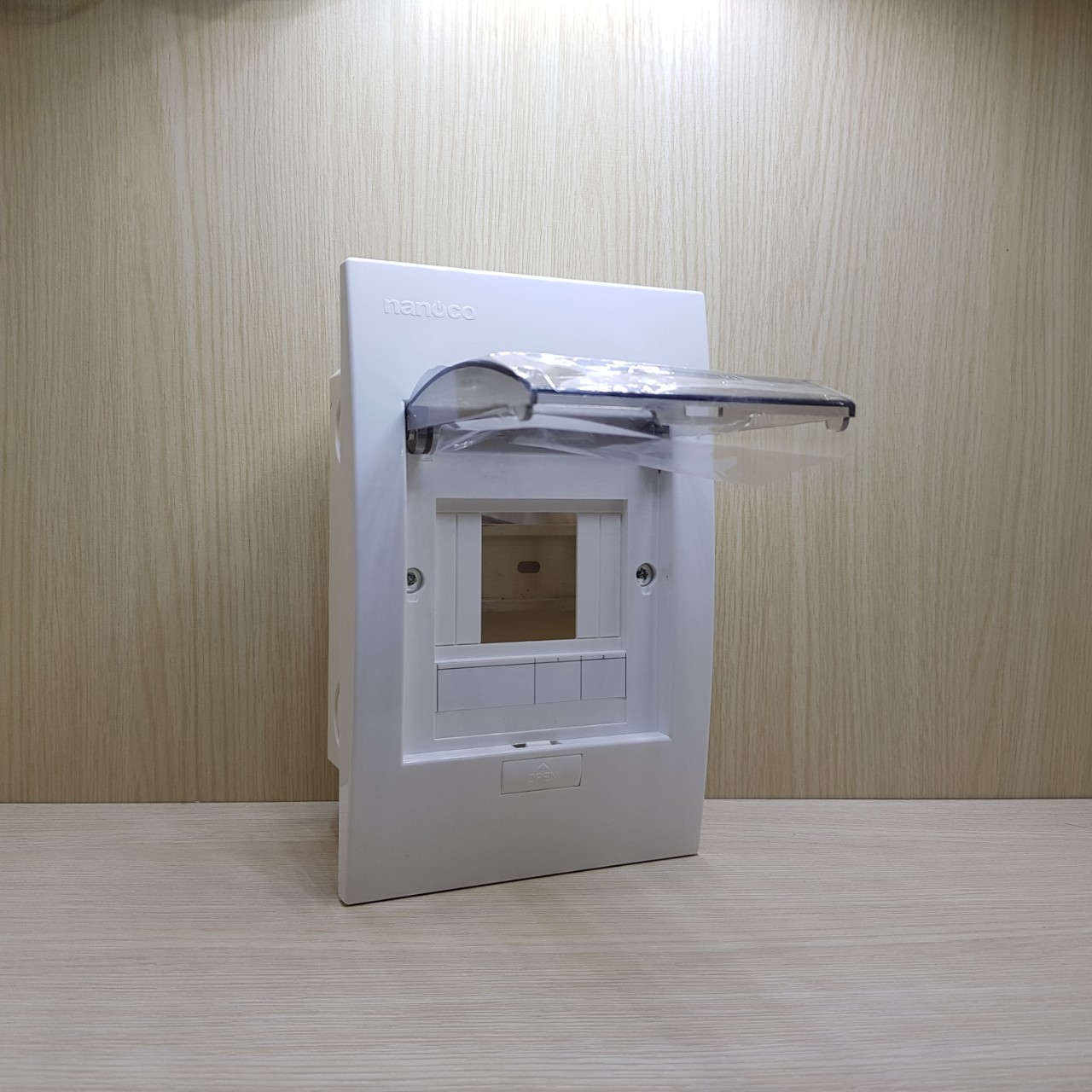 NANOCO - TỦ ĐIỆN ÂM TƯỜNG 2 - 4 ĐƯỜNG - NDP104P