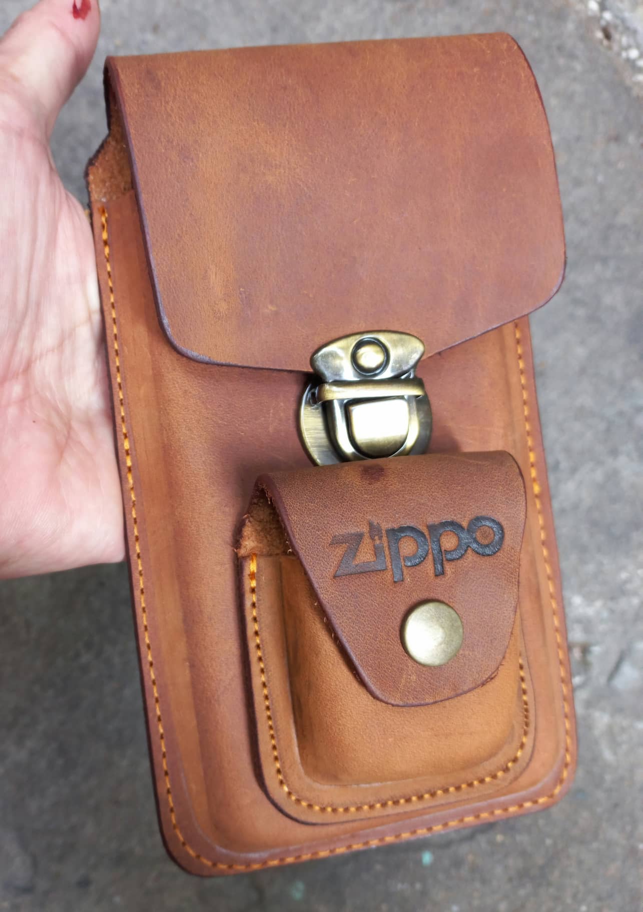Bao da điện thoại kèm zippo đeo thắt lưng