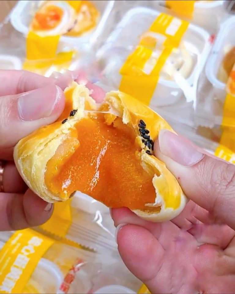 [ ĐỪNG BỎ LỠ CƠ HỘI THƯỞNG THỨC] 01 cái Bánh Liu Xin Su Hàng Xá Trứng Muối Tan Chảy - Đài Loan - Ăn vặt
