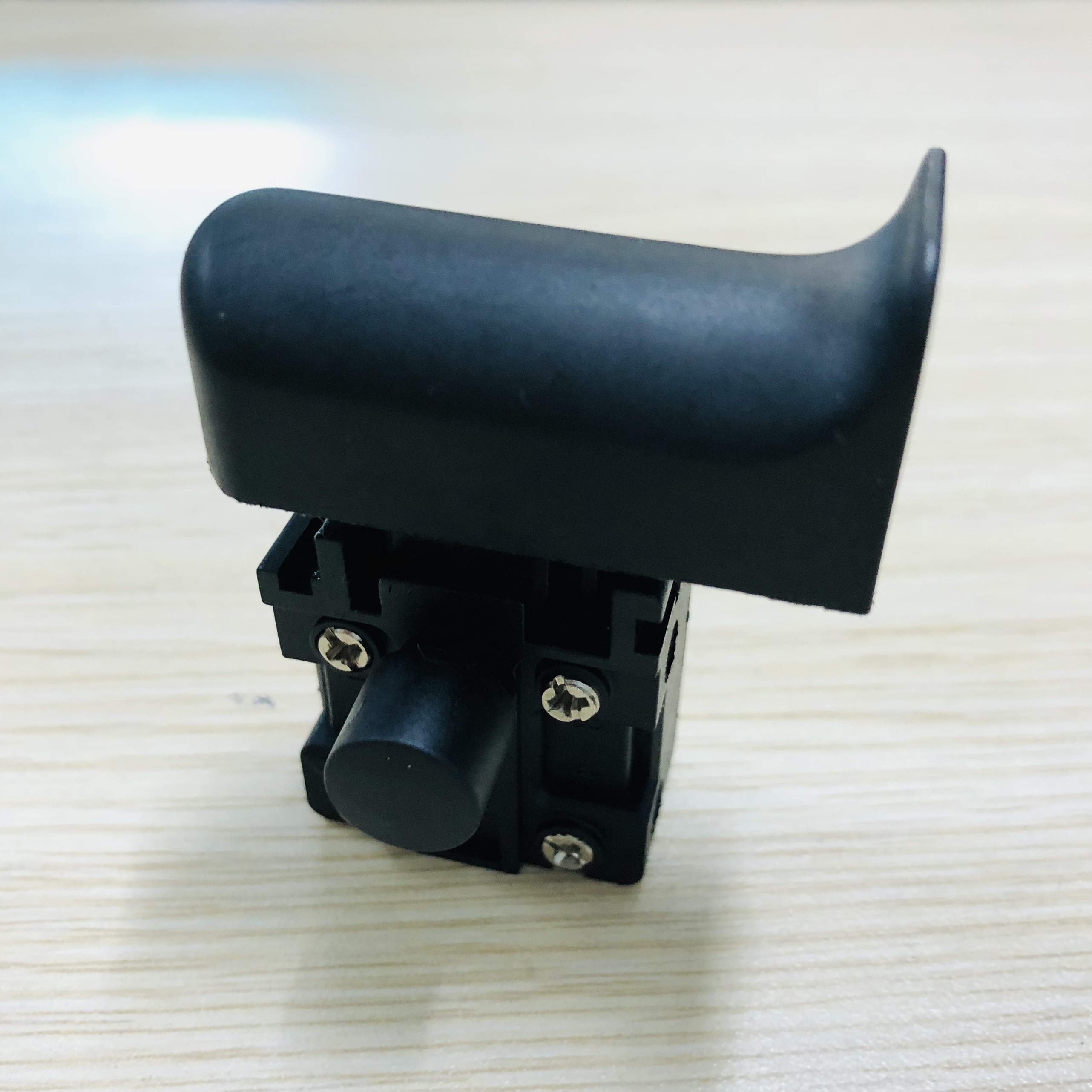 Công tắc chà tường 125v - 250v